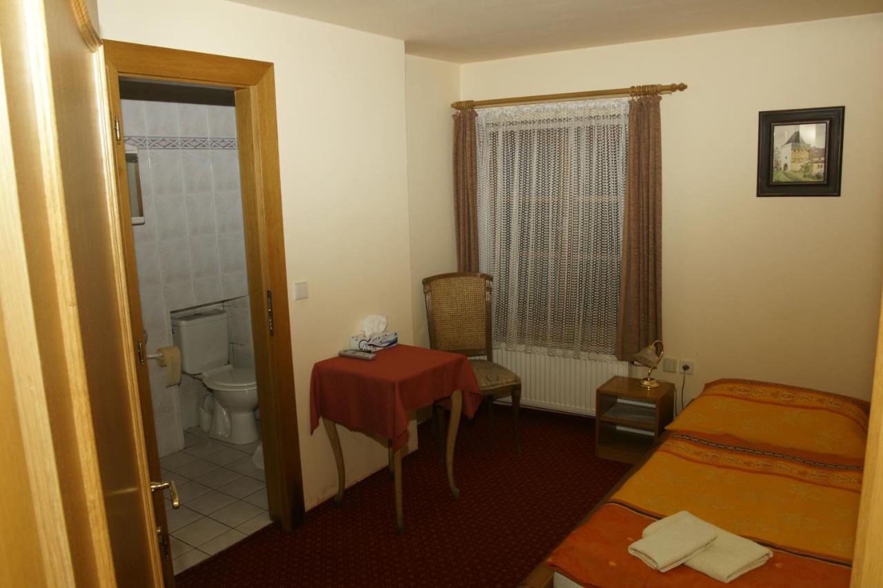 Hotel U Zlateho Andela Παρντούμπιτσε Δωμάτιο φωτογραφία
