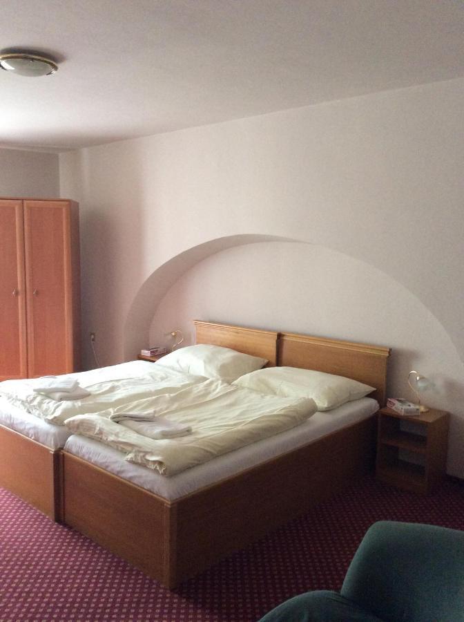 Hotel U Zlateho Andela Παρντούμπιτσε Εξωτερικό φωτογραφία