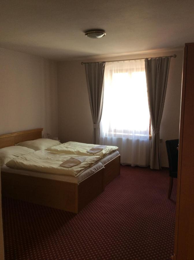 Hotel U Zlateho Andela Παρντούμπιτσε Εξωτερικό φωτογραφία